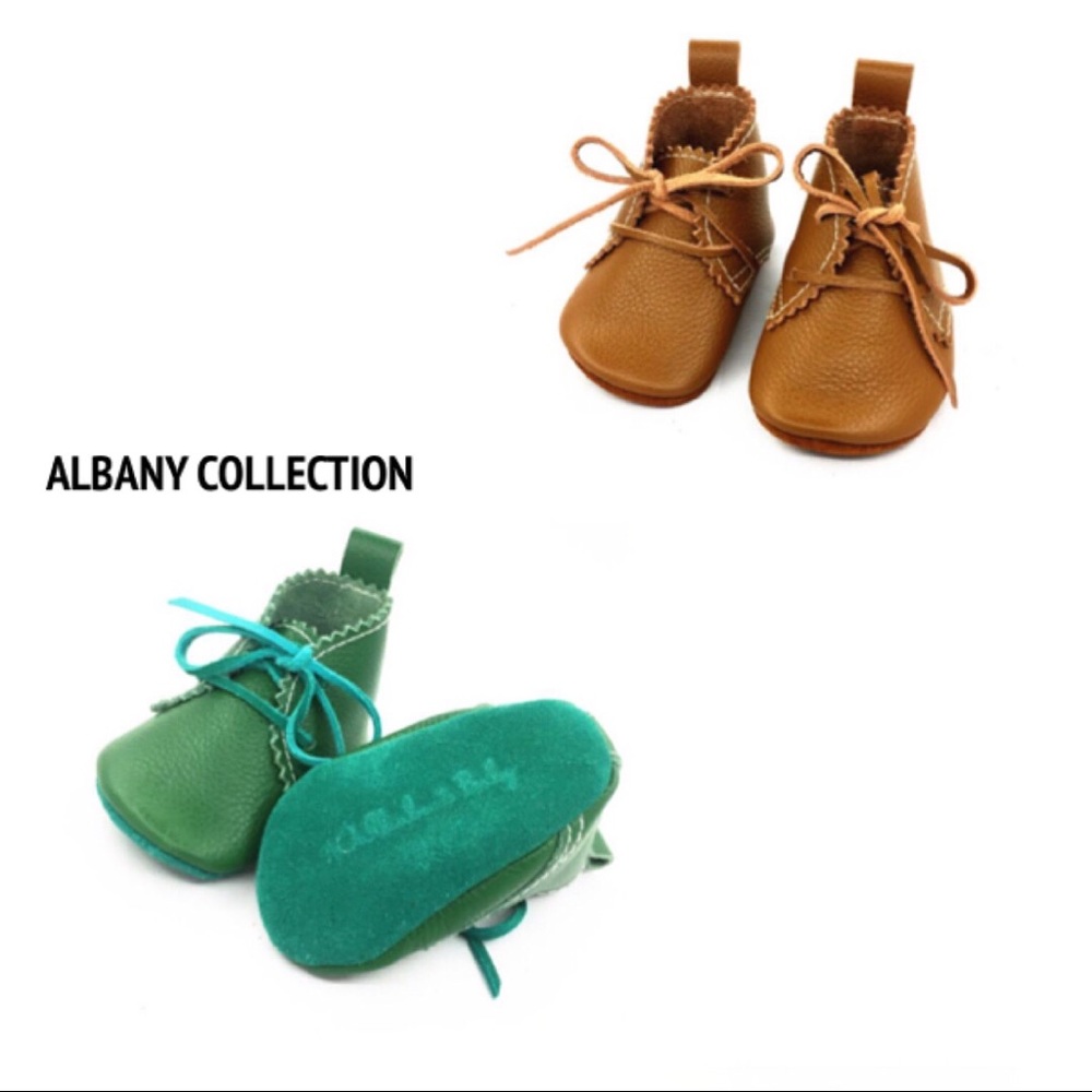 Red oxford lace booties🧣🎒